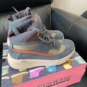 SKECHERS On the Go Elevate Hiking Boot Sneaker Navy size 8 like new